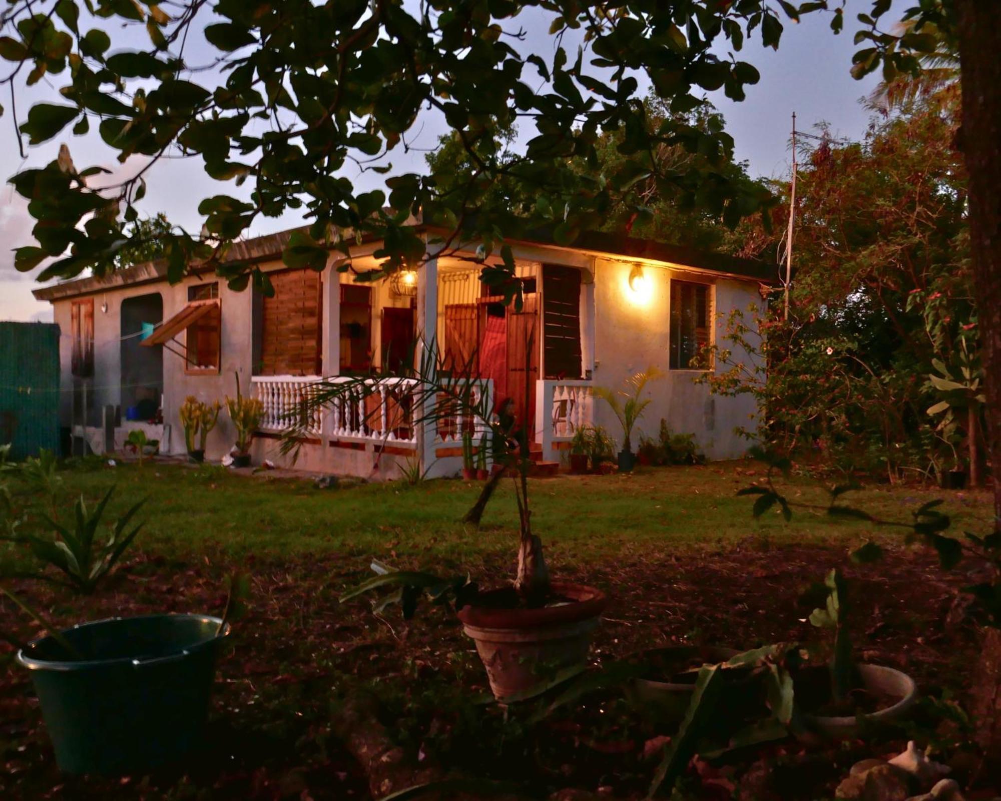 Hotel La Casa Des Lucioles Saint-Louis Esterno foto